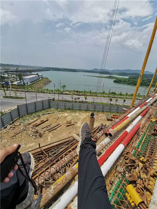 奉贤区作业中发生设备损坏或人员意外，责任怎么划分？