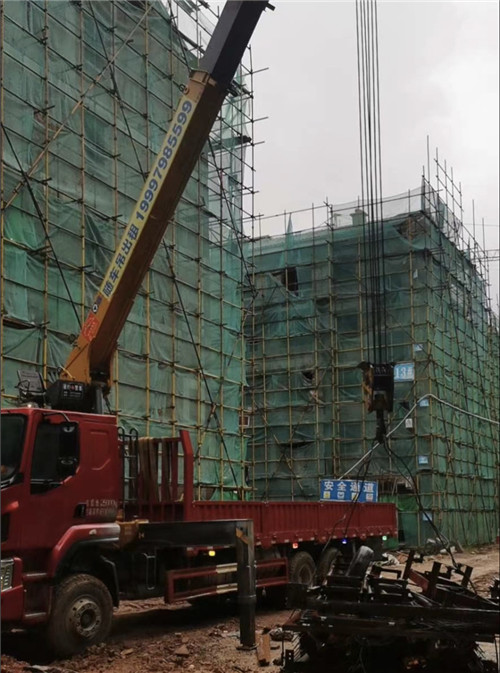 奉贤区“慢工细活”—— 吊车的 “微动控制” 技术