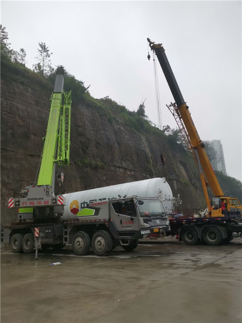 奉贤区“不怕风雨冻”—— 吊车的 “恶劣环境适应” 技术